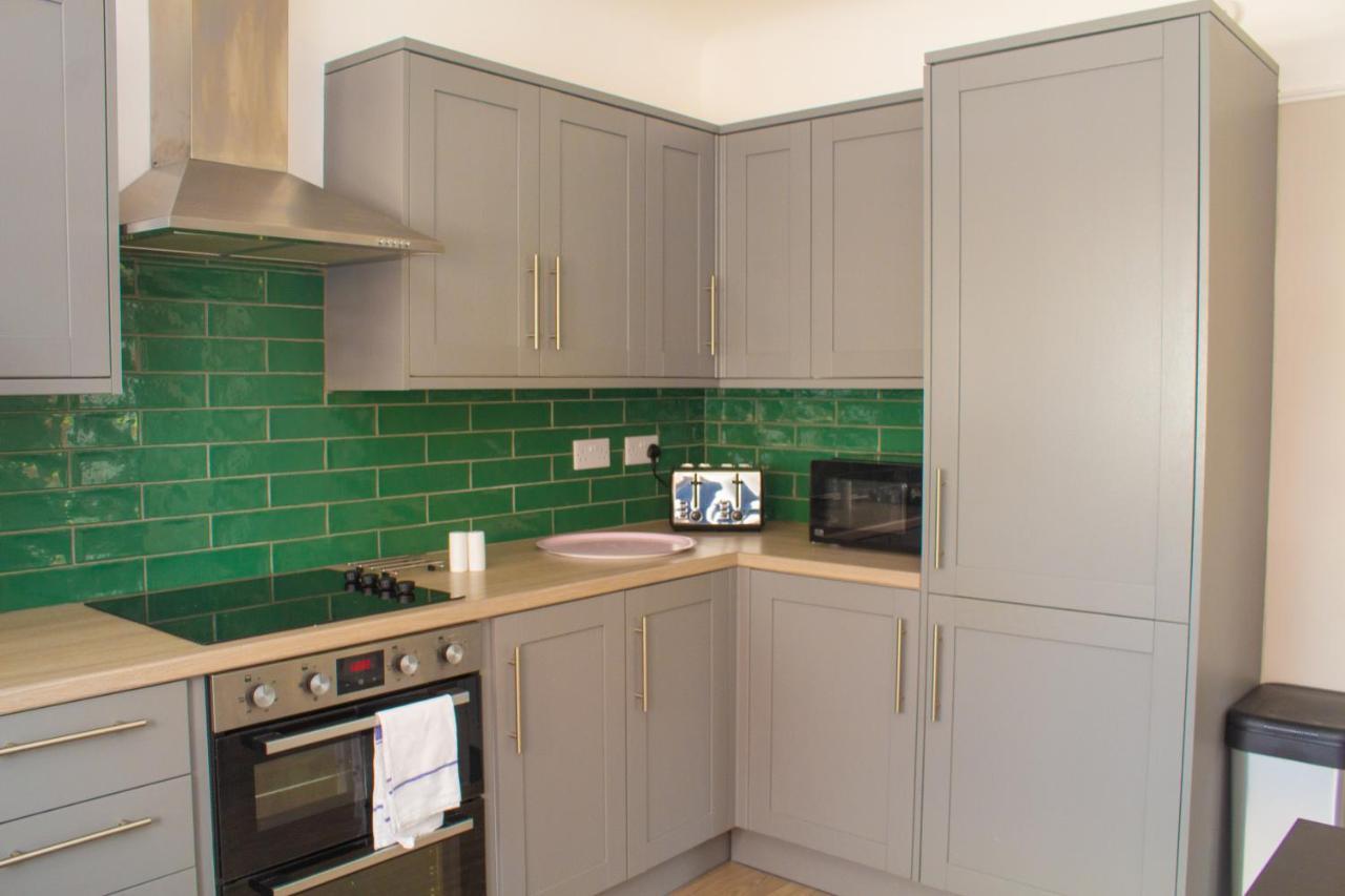 Cosy 3Bed Bungalow In West Kirby, Free Parking Frankby Exteriör bild