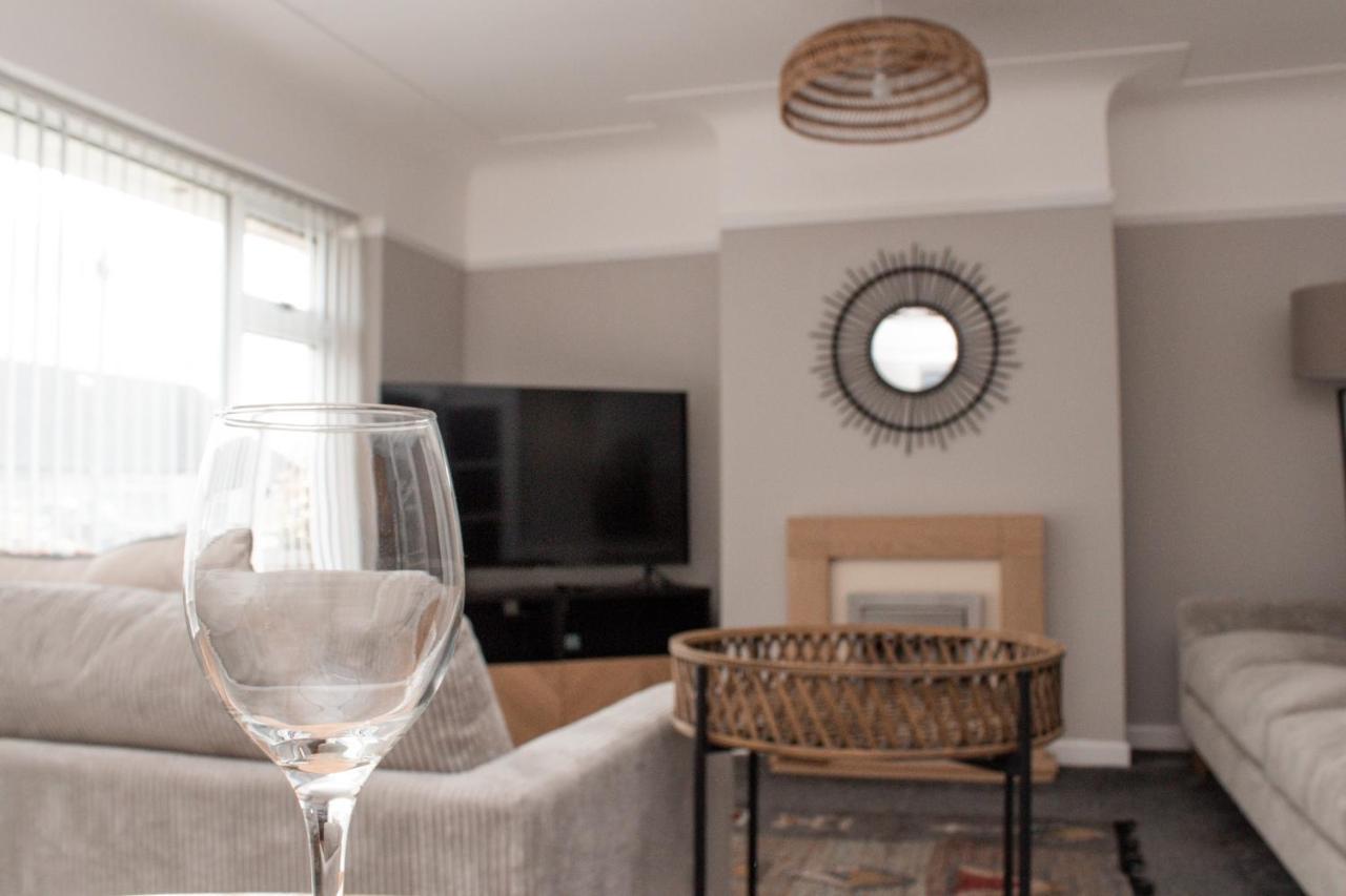 Cosy 3Bed Bungalow In West Kirby, Free Parking Frankby Exteriör bild