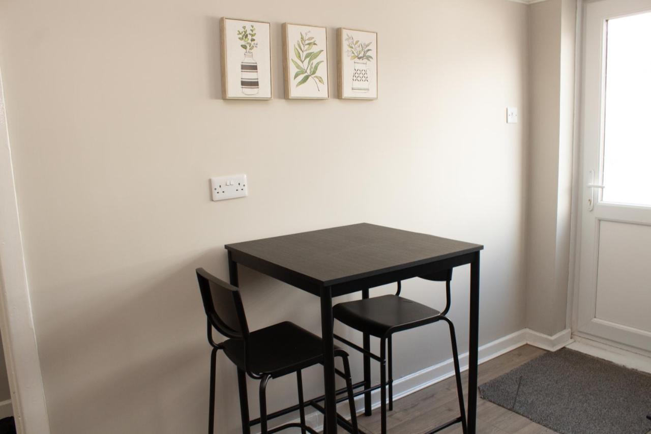 Cosy 3Bed Bungalow In West Kirby, Free Parking Frankby Exteriör bild