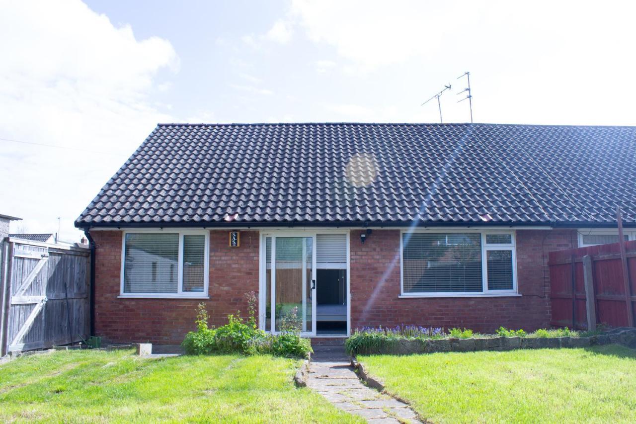 Cosy 3Bed Bungalow In West Kirby, Free Parking Frankby Exteriör bild