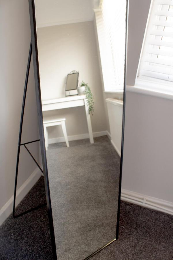 Cosy 3Bed Bungalow In West Kirby, Free Parking Frankby Exteriör bild