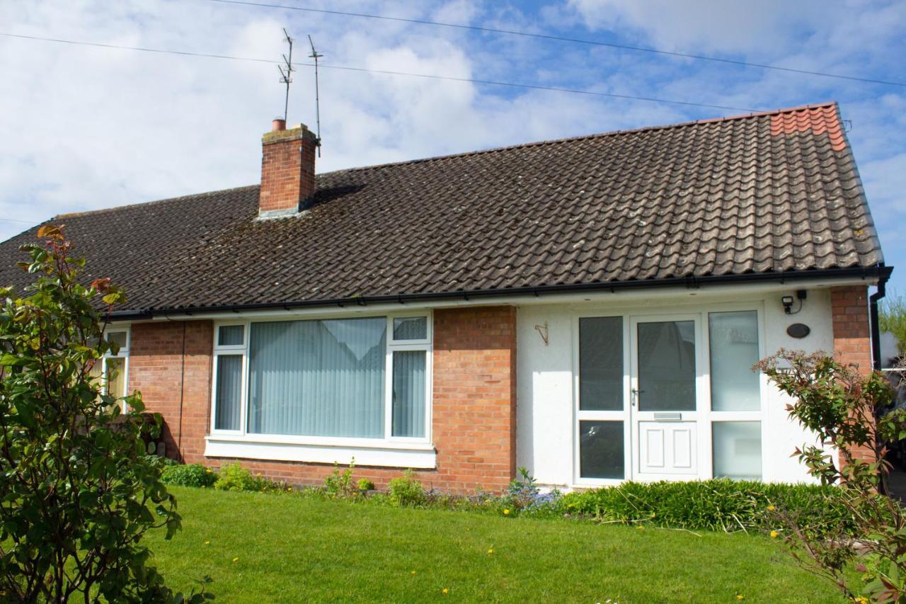 Cosy 3Bed Bungalow In West Kirby, Free Parking Frankby Exteriör bild