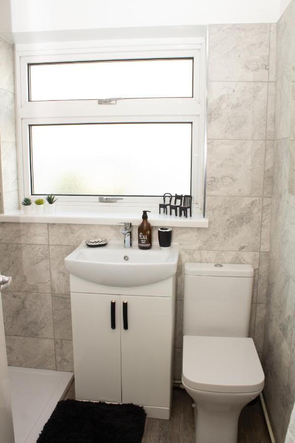 Cosy 3Bed Bungalow In West Kirby, Free Parking Frankby Exteriör bild